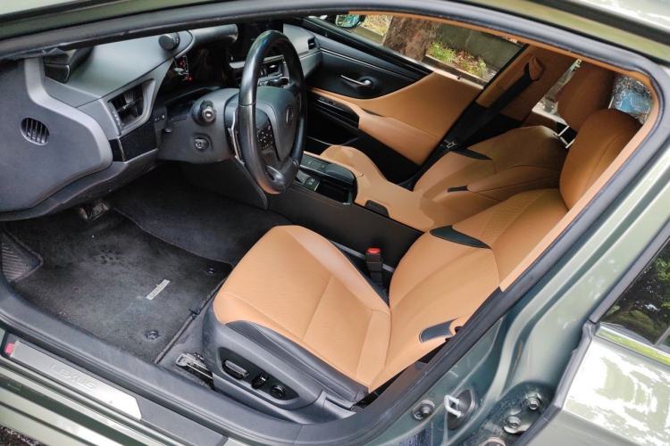 Used Lexus ES 2021 300h Excellence Edition Left Front Seat