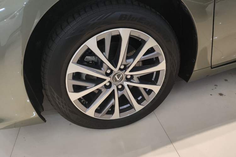 Used Lexus ES 2021 200 Excellence Edition Left Front Wheel Hub