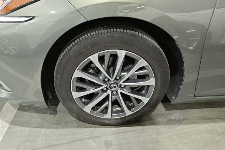 Used Lexus ES 2021 200 Excellence Edition Left Front Wheel Hub