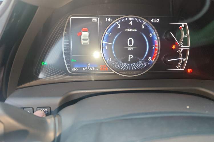 Used Lexus ES 2021 200 Excellence Edition Odometer Close Up