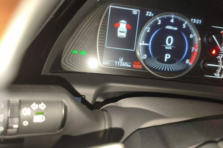 Used Lexus ES 2021 200 Luxury Edition Odometer Close Up