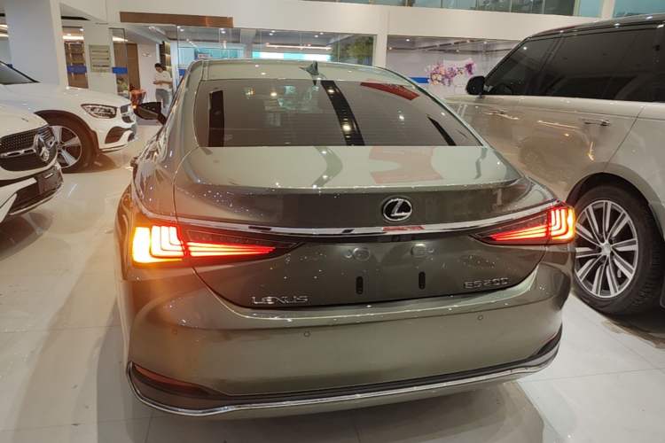 Used Lexus ES 2021 200 Excellence Edition Rear