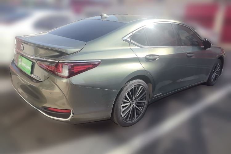 Used Lexus ES 2021 300h Deluxe Edition Rear Right 45 Deg