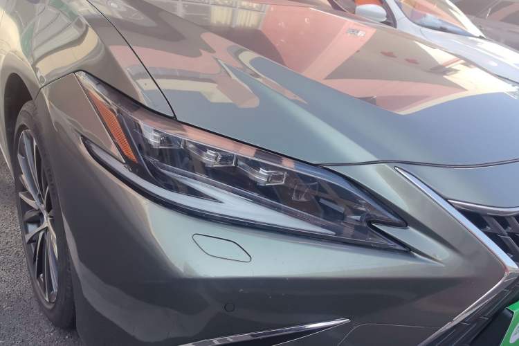 Used Lexus ES 2021 300h Deluxe Edition Right Front Headlight