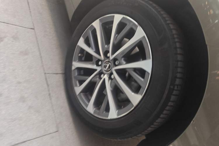 Used Lexus ES 2021 200 Excellence Edition Right Front Wheel Hub