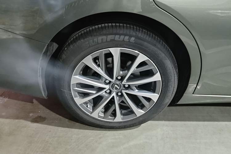 Used Lexus ES 2021 200 Excellence Edition Right Rear Wheel Hub