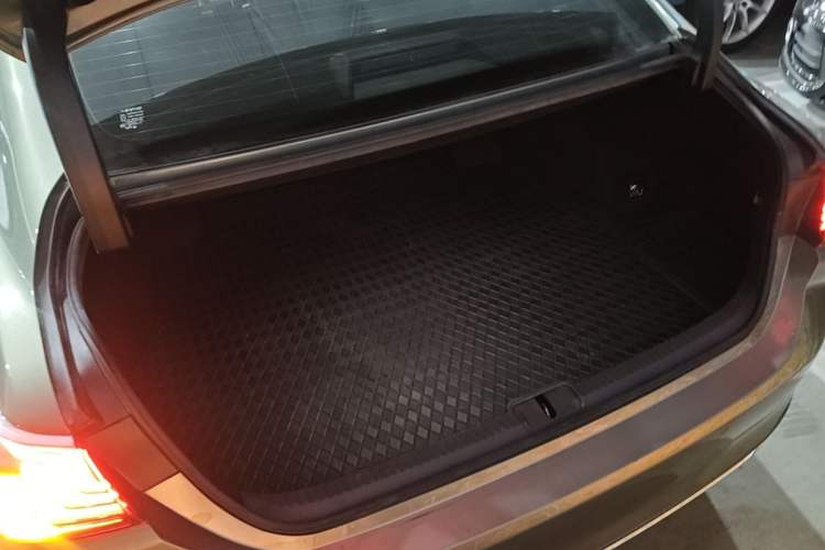 Used Lexus ES 2021 200 Excellence Edition Trunk