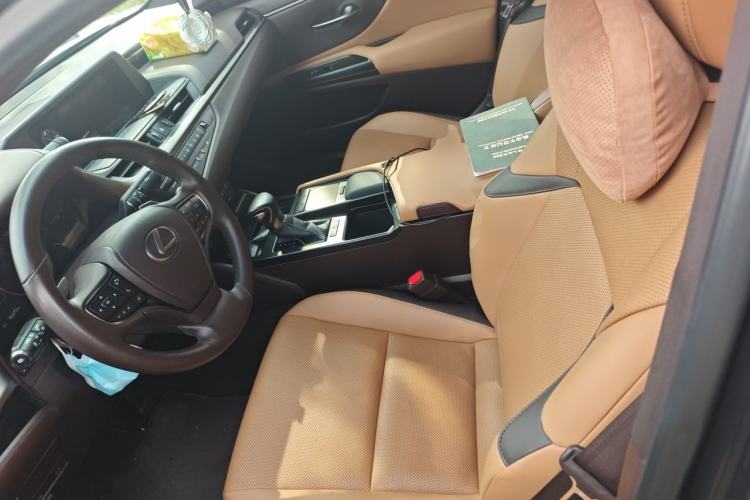 Used Lexus ES 2021 300h Deluxe Edition Left Front Seat