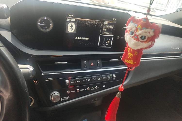 Used Lexus ES 2021 300h Excellence Edition Audio And AC Panel