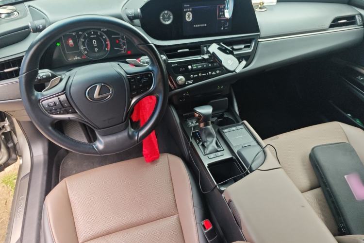 Used Lexus ES 2021 200 Excellence Edition Center Console
