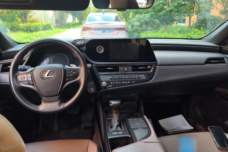Used Lexus ES 2021 200 Excellence Edition Center Console