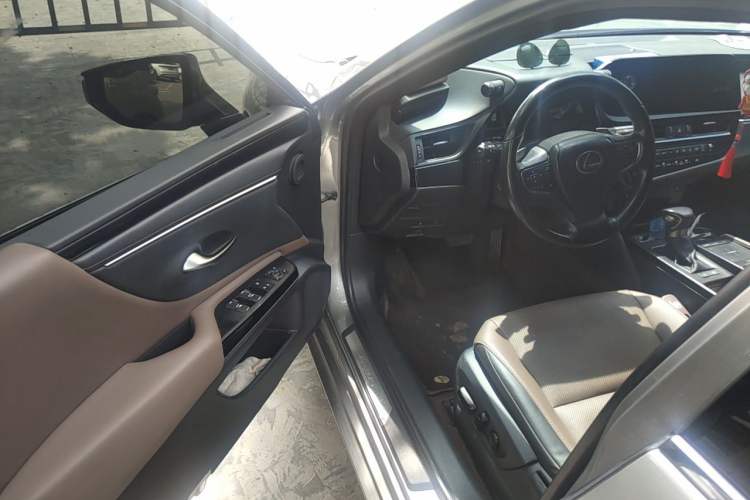 Used Lexus ES 2021 300h Excellence Edition Driver Seat