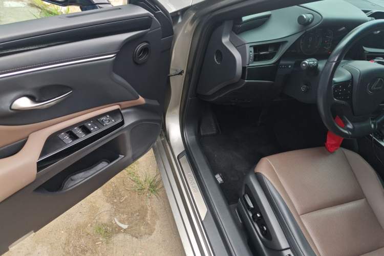 Used Lexus ES 2021 200 Excellence Edition Driver Seat