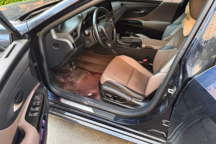 Used Lexus ES 2021 200 Excellence Edition Driver Seat