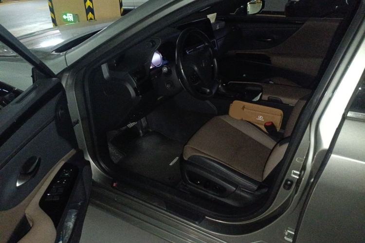 Used Lexus ES 2021 300h Excellence Edition Driver Seat