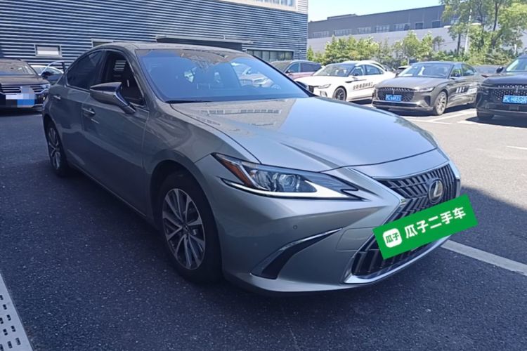 Used Lexus ES 2021 260 Excellence Edition Front Right 45 Deg