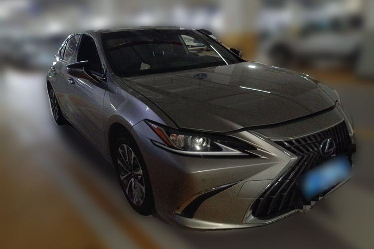 Used Lexus ES 2021 300h Excellence Edition Front Right 45 Deg