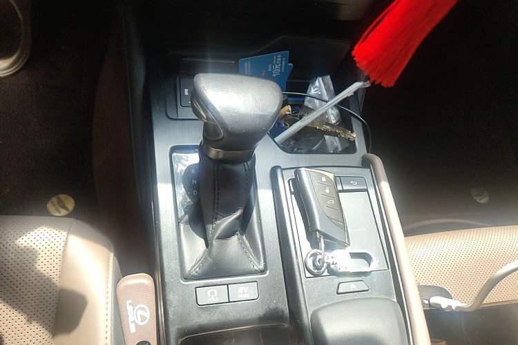 Used Lexus ES 2021 300h Excellence Edition Gear Lever