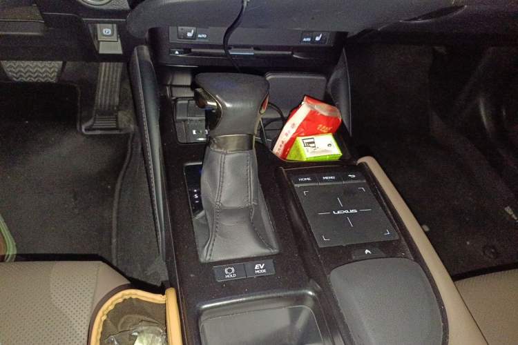 Used Lexus ES 2021 300h Excellence Edition Gear Lever