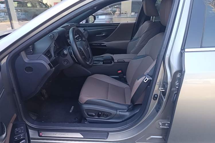 Used Lexus ES 2021 260 Excellence Edition Left Front Seat