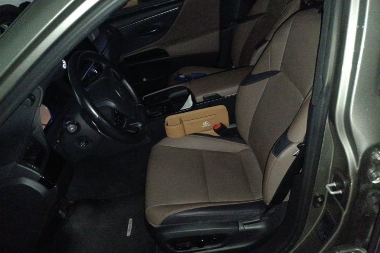 Used Lexus ES 2021 300h Excellence Edition Left Front Seat