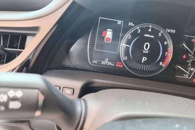 Used Lexus ES 2021 200 Excellence Edition Odometer Close Up