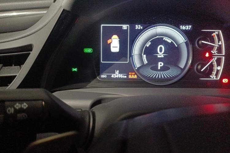 Used Lexus ES 2021 300h Excellence Edition Odometer Close Up