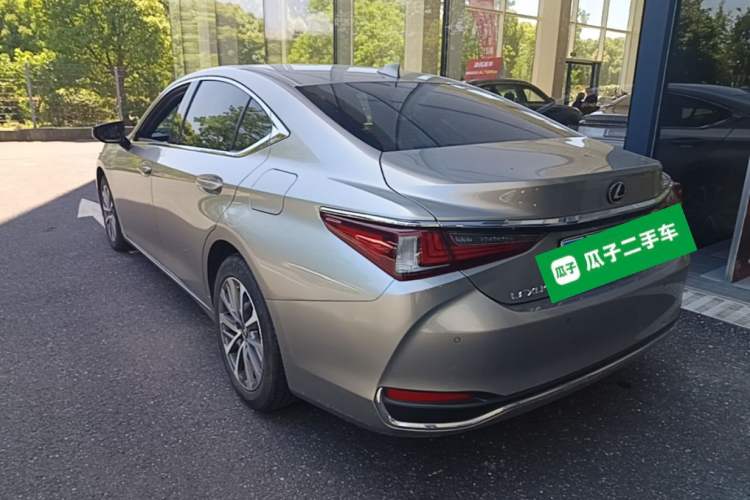 Used Lexus ES 2021 260 Excellence Edition Rear Left 45 Deg