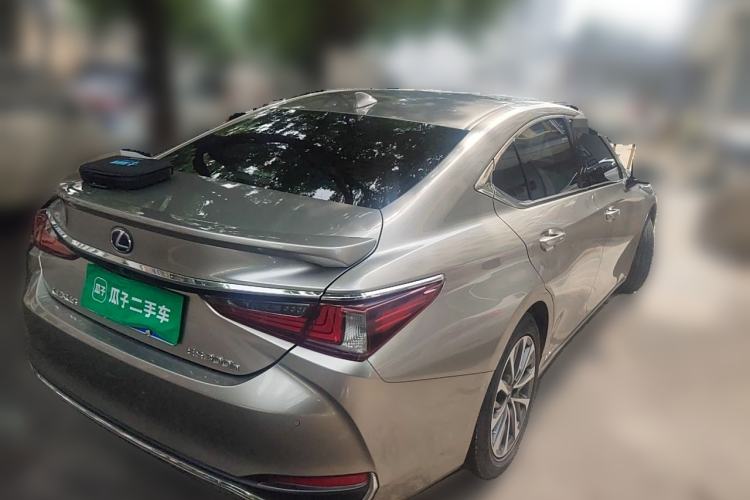 Used Lexus ES 2021 300h Excellence Edition Rear Right 45 Deg