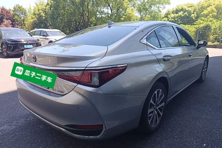 Used Lexus ES 2021 260 Excellence Edition Rear Right 45 Deg