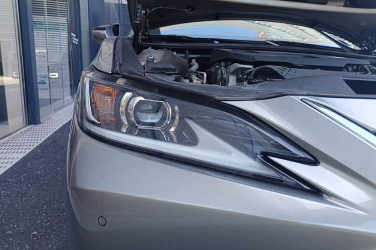 Used Lexus ES 2021 260 Excellence Edition Right Front Headlight