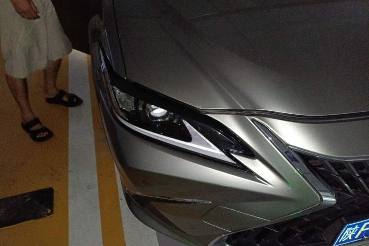 Used Lexus ES 2021 300h Excellence Edition Right Front Headlight