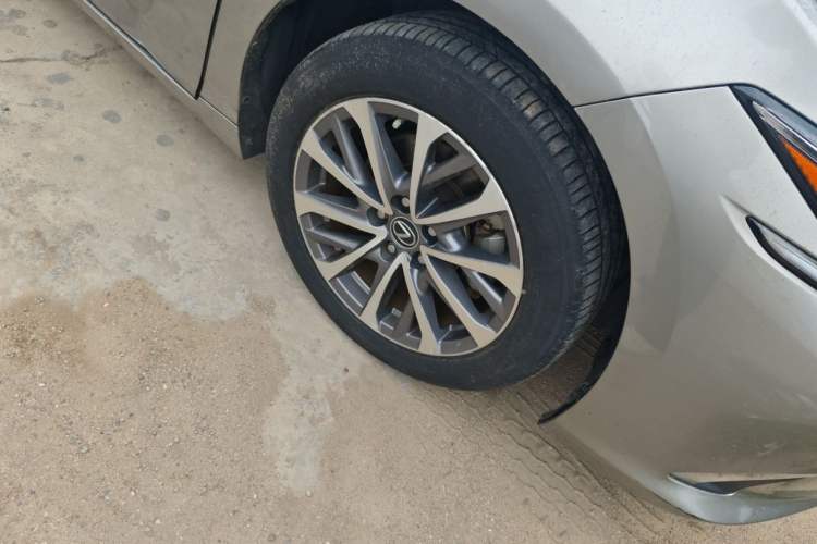 Used Lexus ES 2021 200 Excellence Edition Right Front Wheel Hub