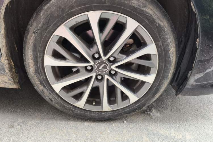 Used Lexus ES 2021 200 Excellence Edition Right Front Wheel Hub