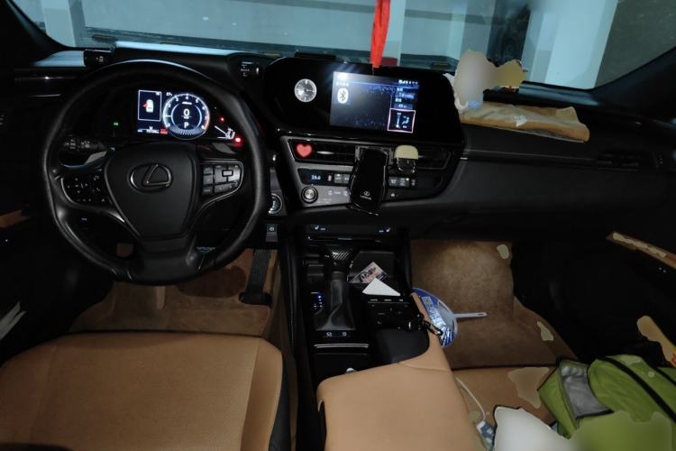 Used Lexus ES 2021 200 Excellence Edition Center Console
