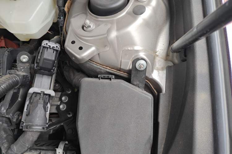 Used Lexus ES 2021 300h Deluxe Edition Engine Bay Left