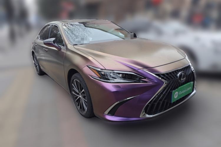 Used Lexus ES 2021 300h Deluxe Edition Front Right 45 Deg