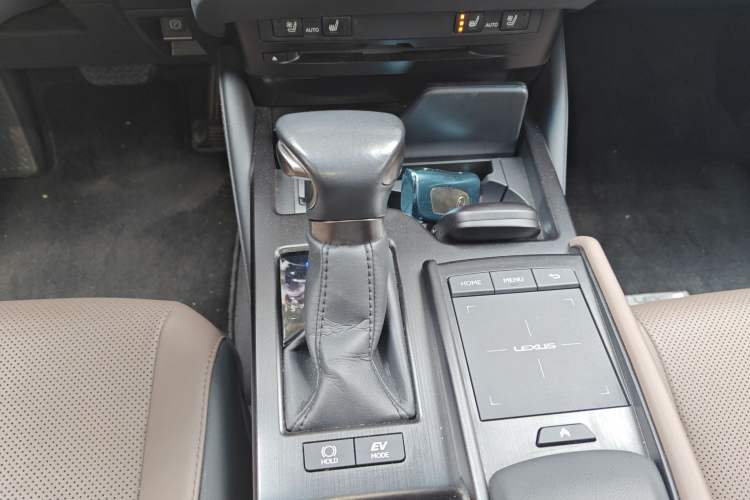 Used Lexus ES 2021 300h Deluxe Edition Gear Lever