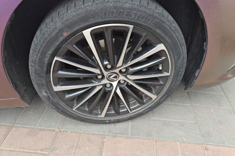 Used Lexus ES 2021 300h Deluxe Edition Right Front Wheel Hub