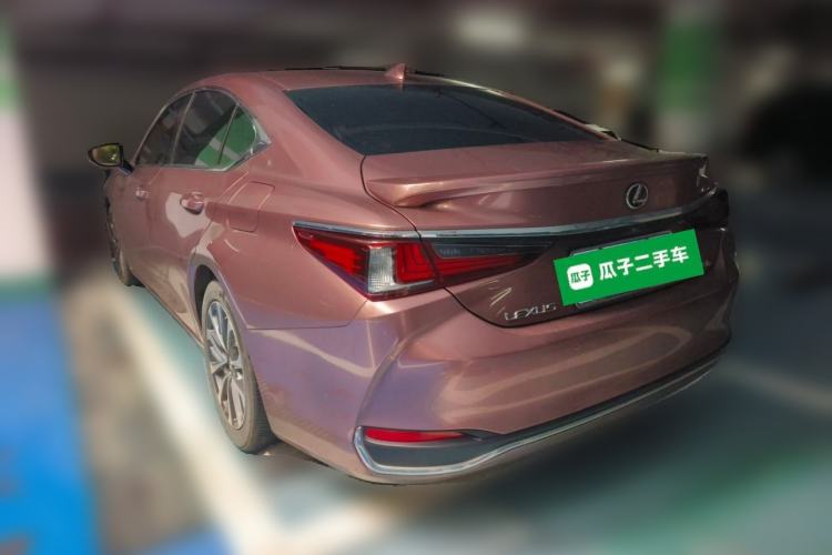 Used Lexus ES 2021 300h Excellence Edition Rear Left 45 Deg
