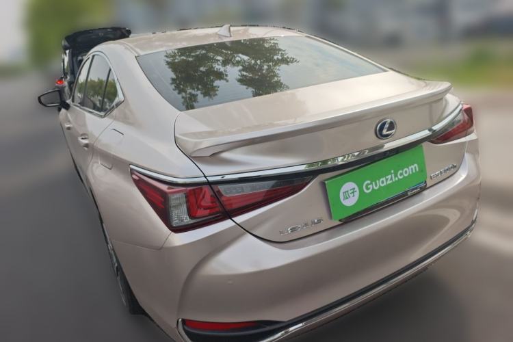 Used Lexus ES 2021 300h Deluxe Edition Rear Left 45 Deg