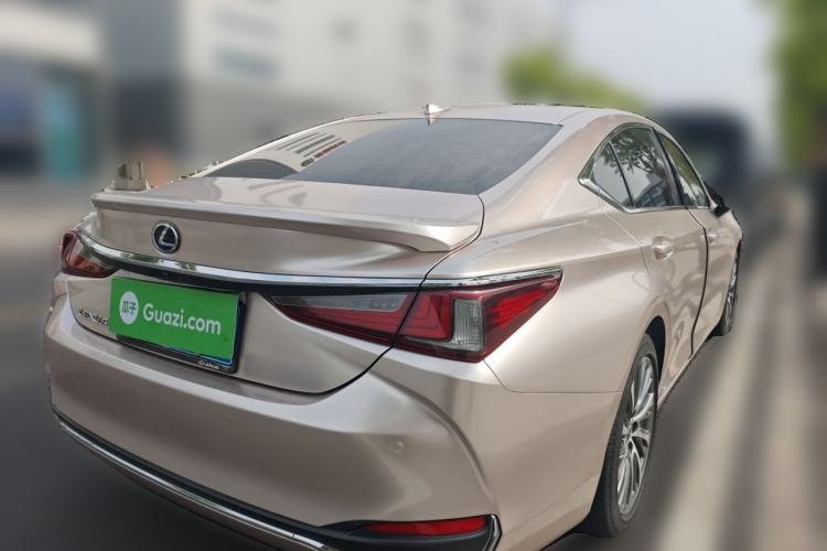 Used Lexus ES 2021 300h Deluxe Edition Rear Right 45 Deg