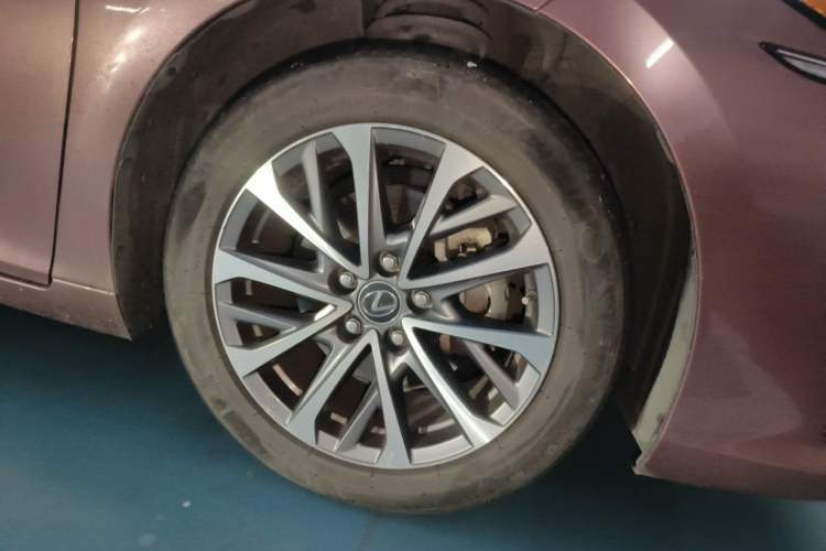Used Lexus ES 2021 300h Excellence Edition Right Front Wheel Hub
