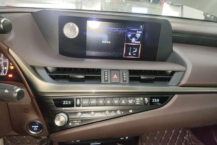 Used Lexus ES 2021 300h Excellence Edition Audio And AC Panel