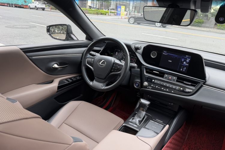 Used Lexus ES 2021 300h Excellence Edition Audio And AC Panel