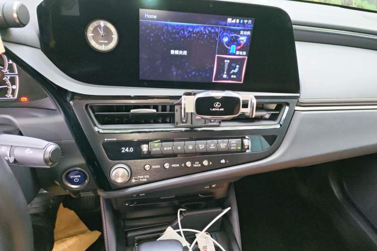 Used Lexus ES 2021 300h Excellence Edition Audio And AC Panel
