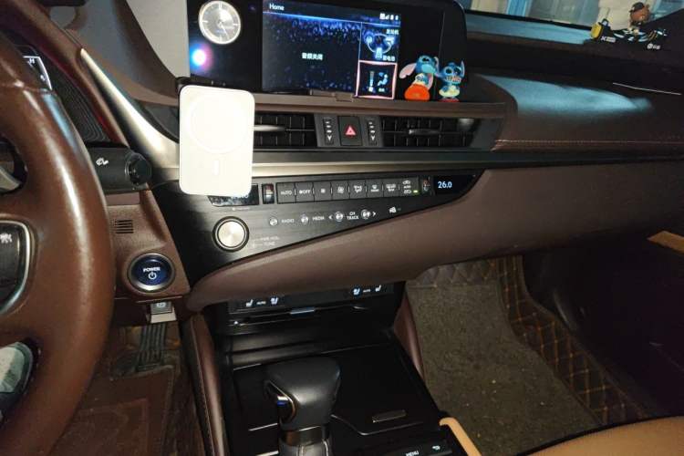 Used Lexus ES 2021 300h Excellence Edition Audio And AC Panel