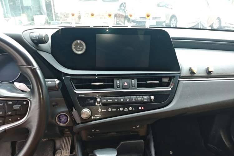Used Lexus ES 2021 300h Excellence Edition Audio And AC Panel