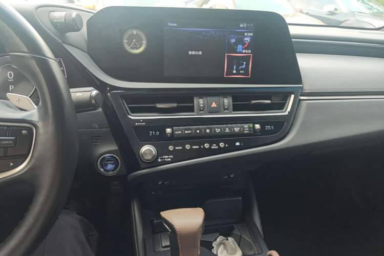 Used Lexus ES 2021 300h Excellence Edition Audio And AC Panel
