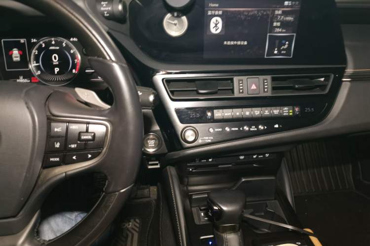 Used Lexus ES 2021 200 Luxury Edition Audio And AC Panel